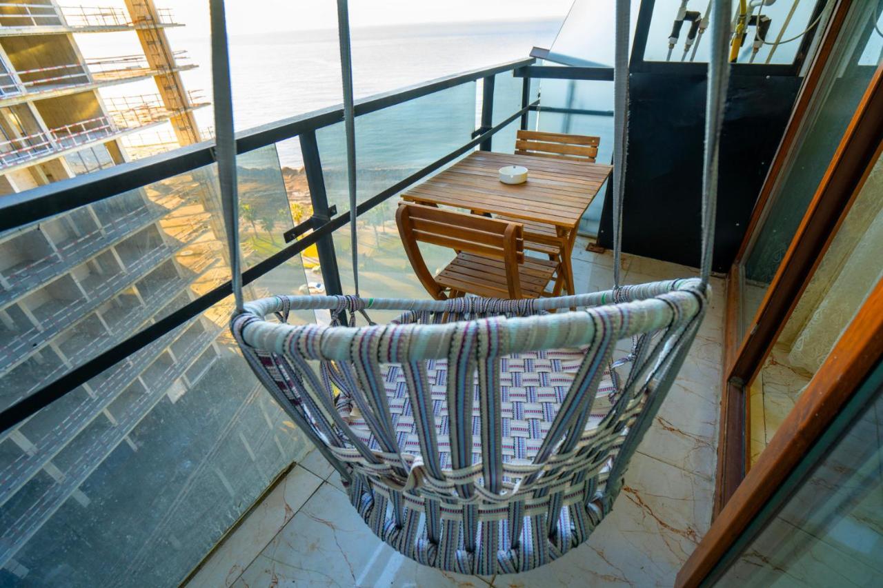 Your Studio On The Beach! Батуми Екстериор снимка
